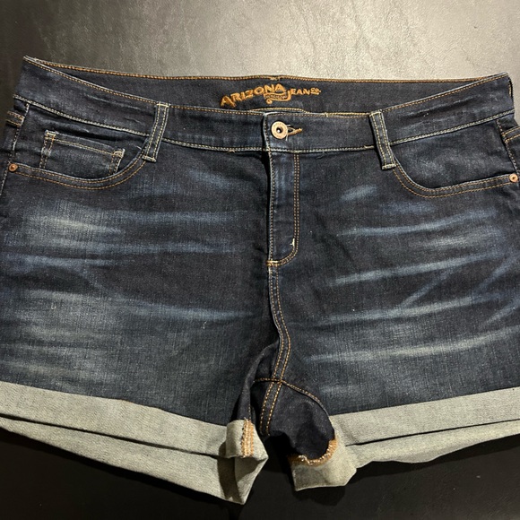 Arizona Shorts - Picture 1 of 3